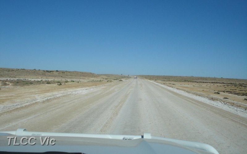 04-Convoy on Oodnadatta Track.jpg